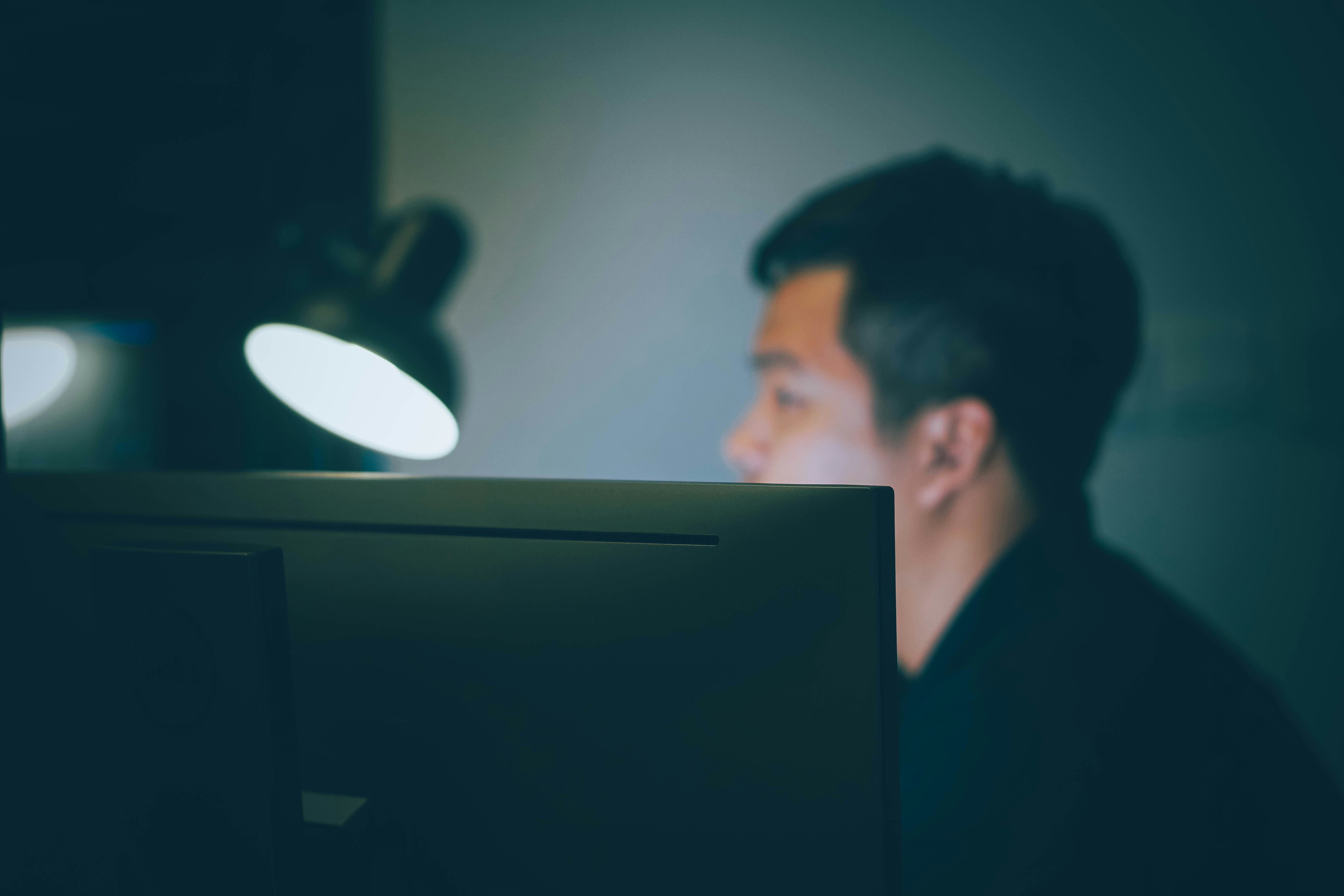 Stillasittande arbete skapar fysisk ohälsa på svenska arbetsplatser